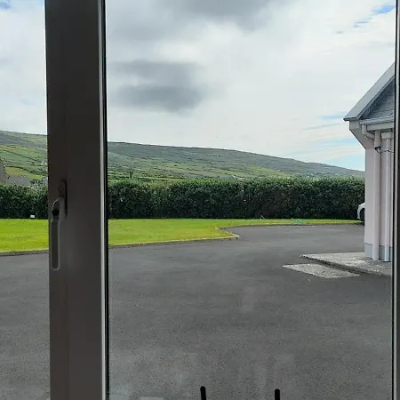 Seacoast Chalet, Fanore, Wild Atlantic Way アパート